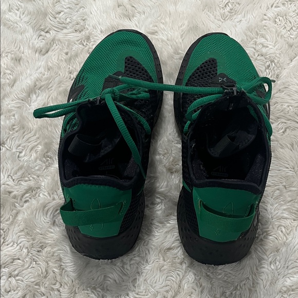 Nike Black and Green Athletic Basketball Shoes Men’s Size 7 - Picture 3 of 6